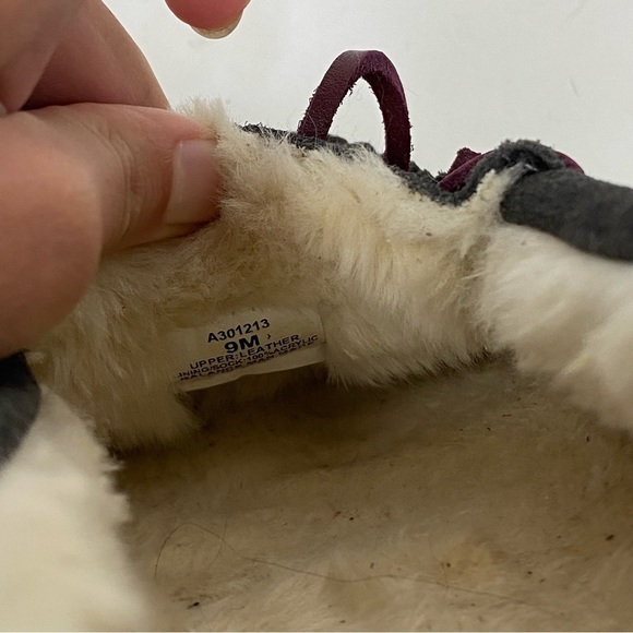 Clarks leather suede moccasin slippers house shoes - Picture 3 of 5